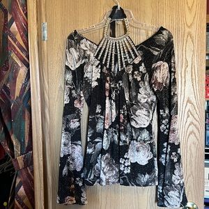 Multi color top with neck decor and split bell sleeves